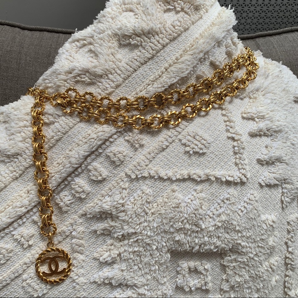HOLD - Chanel cc 24k gold p vintage chain belt